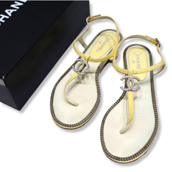 Chanel Beautiful CC Pearl Patent Leather Sandals! - Picture 3 of 16